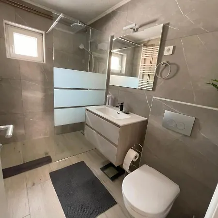 B&d * ノヴィ・ヴィノドロスキー